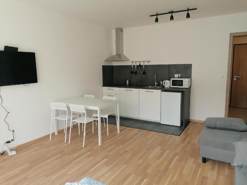 Brand New Two #23 With Free Parking In The Center Apartment Prag