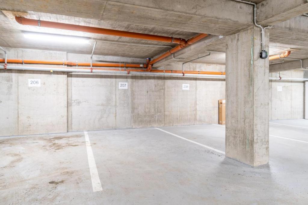 Brand New Two #23 With Free Parking In The Center Prag